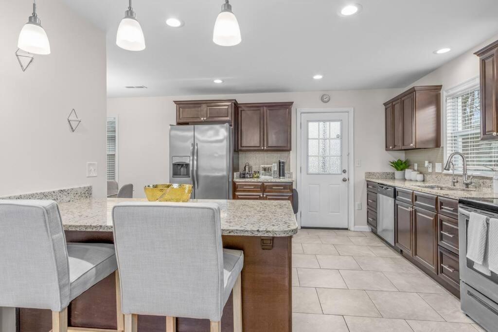 Family Style 5Br Home Mins From Buckroe Beach Hampton Bagian luar foto