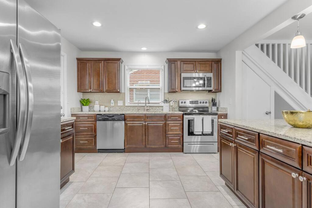 Family Style 5Br Home Mins From Buckroe Beach Hampton Bagian luar foto
